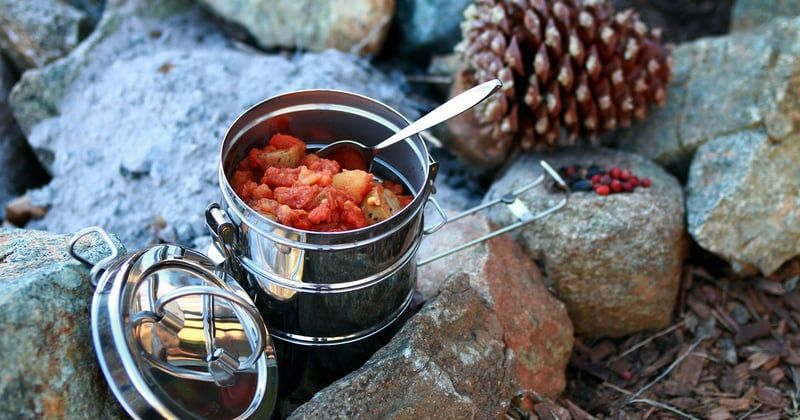 Recettes rapides pour cuisiner en camping : 15 idees gourmandes